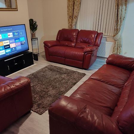 Cheerful 2-Bedroom Home With Off Street Parking Blackpool Dış mekan fotoğraf