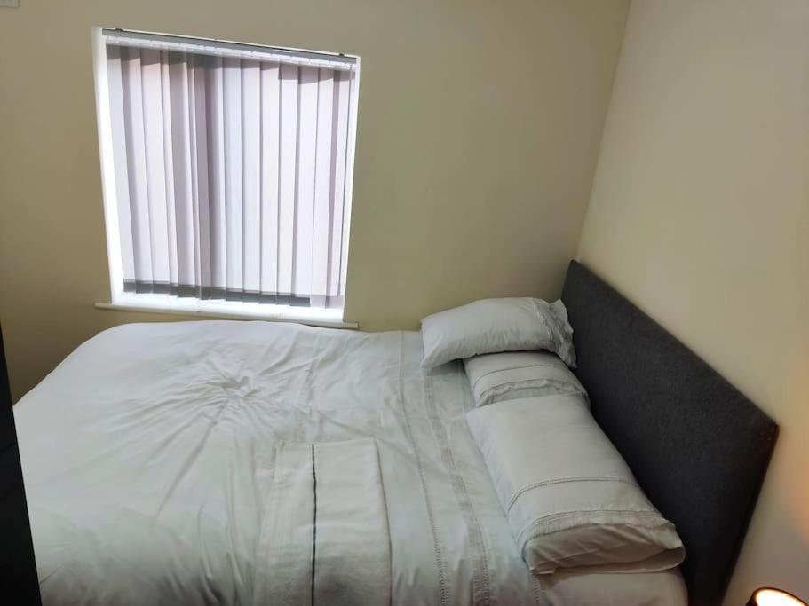 Cheerful 2-Bedroom Home With Off Street Parking Blackpool Dış mekan fotoğraf
