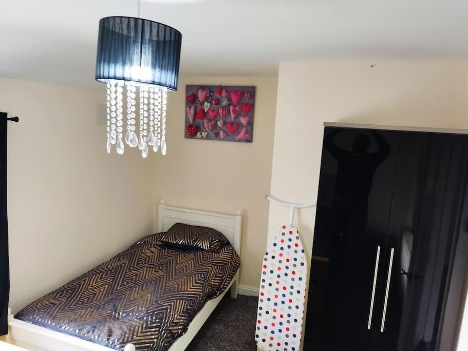 Cheerful 2-Bedroom Home With Off Street Parking Blackpool Dış mekan fotoğraf
