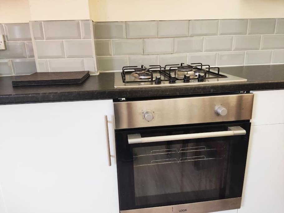 Cheerful 2-Bedroom Home With Off Street Parking Blackpool Dış mekan fotoğraf