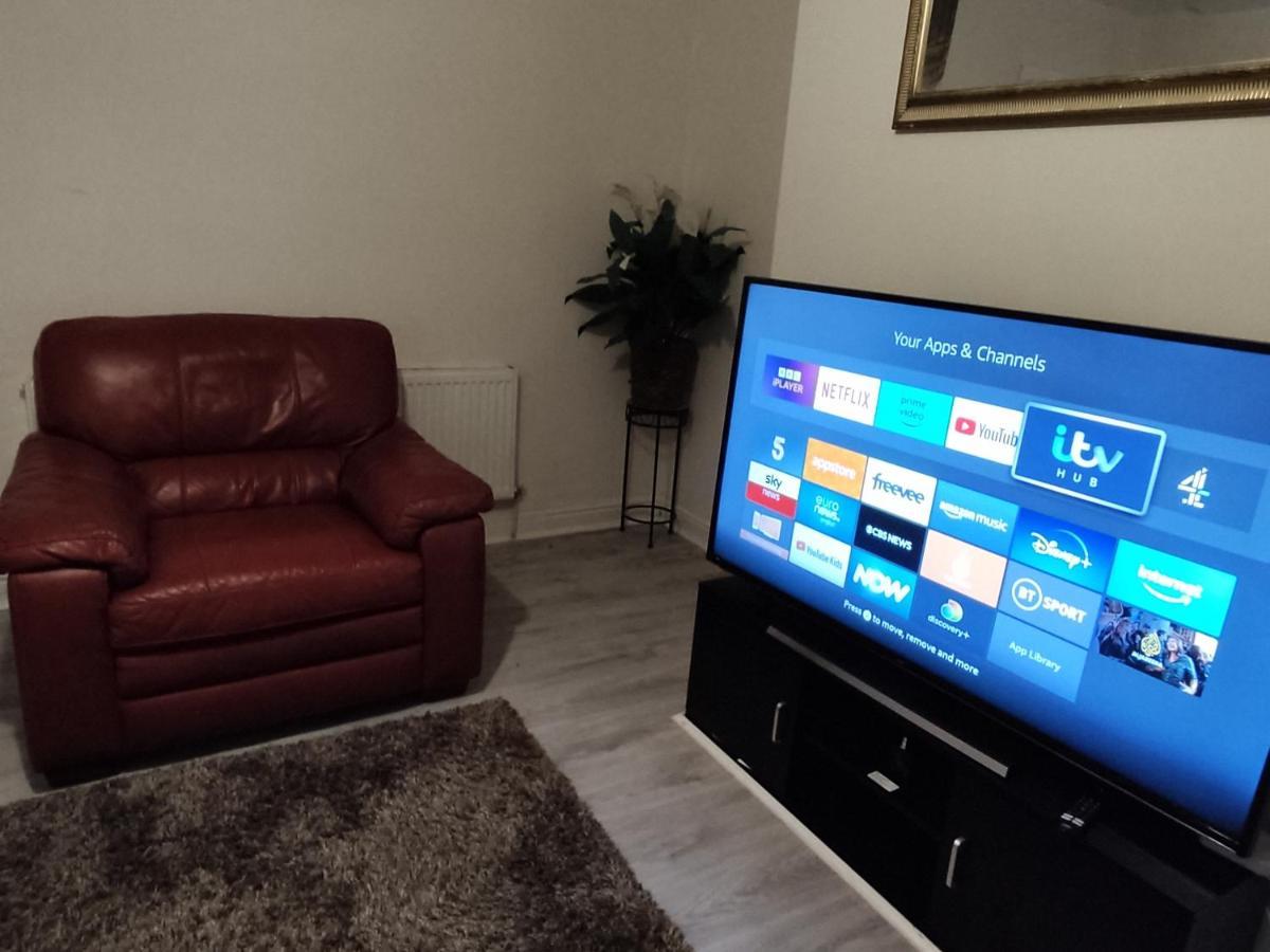 Cheerful 2-Bedroom Home With Off Street Parking Blackpool Dış mekan fotoğraf