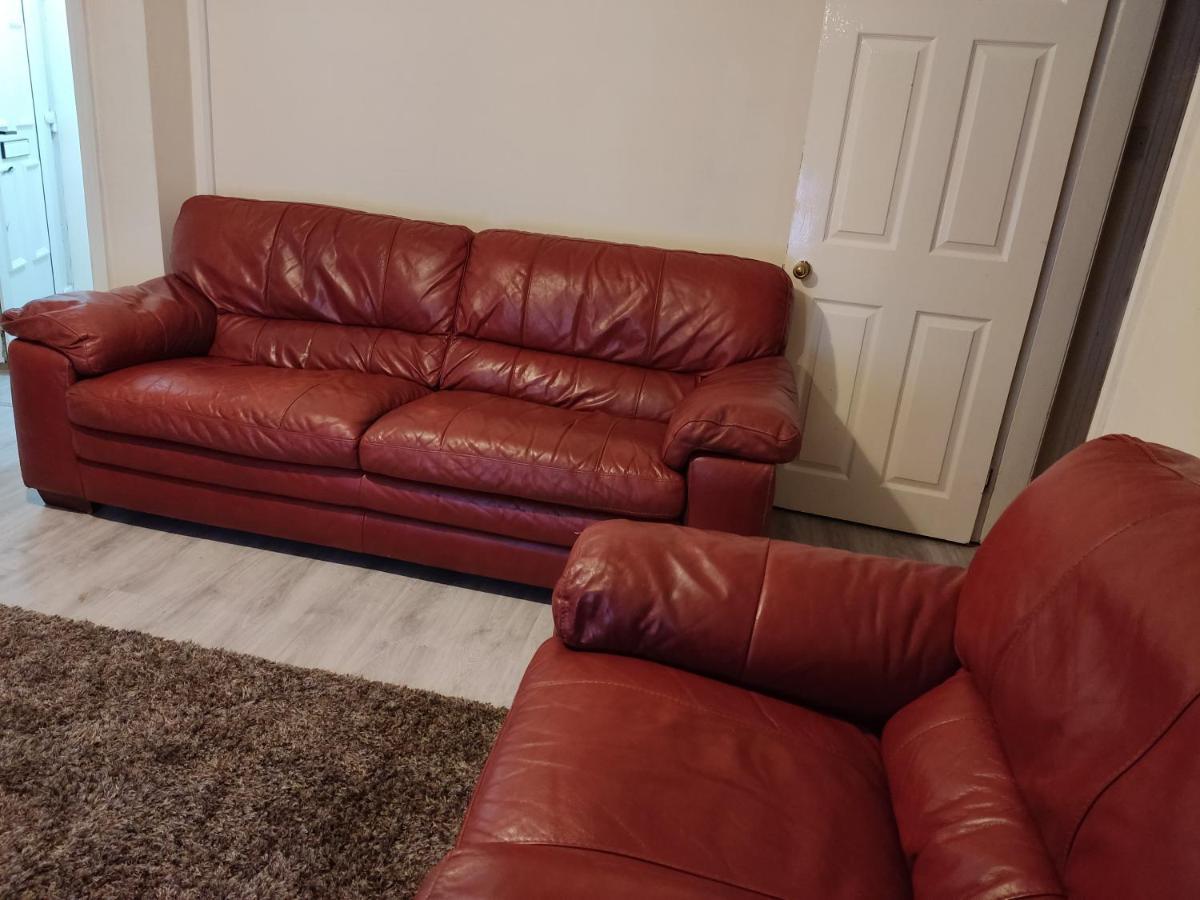 Cheerful 2-Bedroom Home With Off Street Parking Blackpool Dış mekan fotoğraf