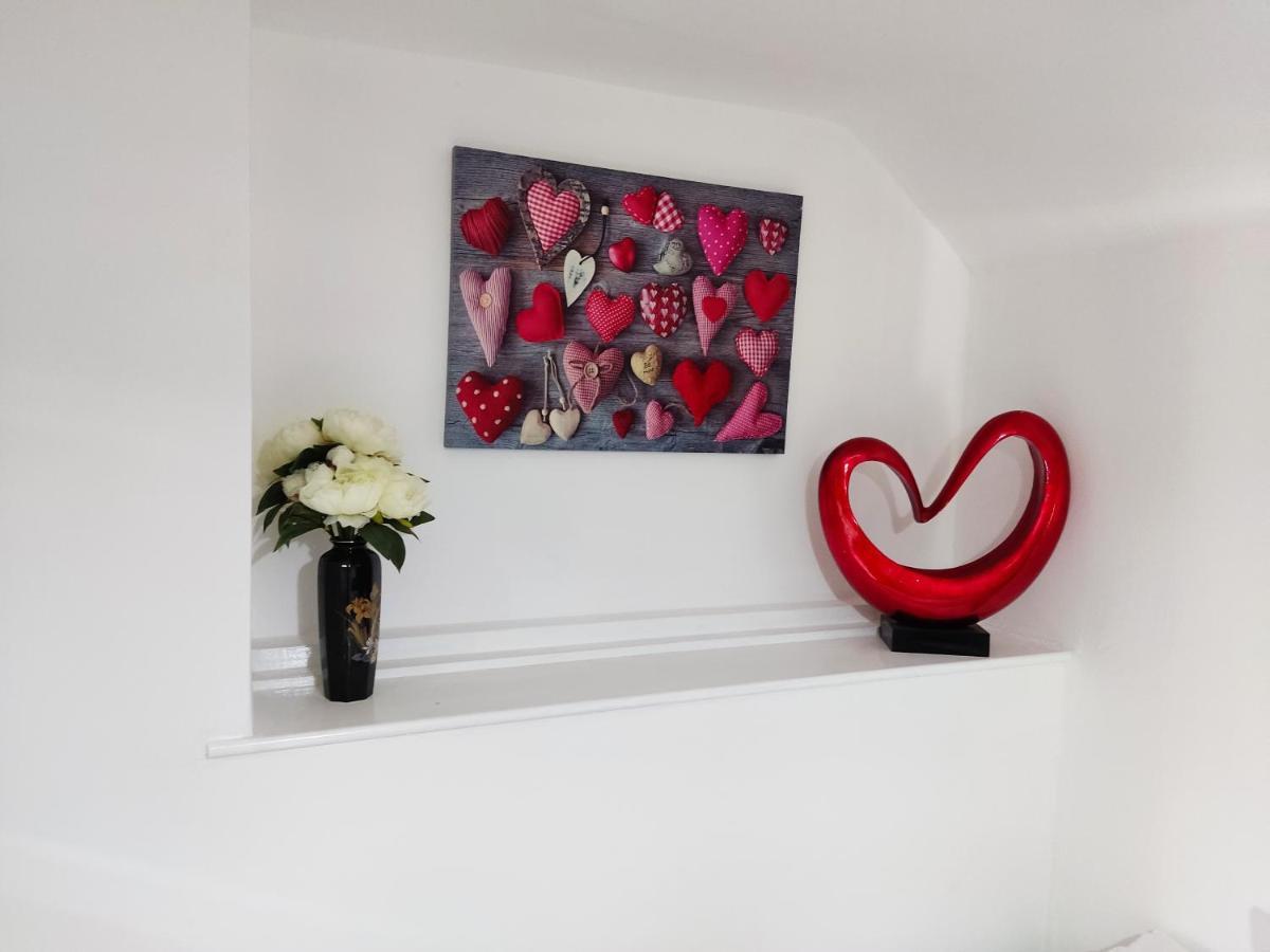 Cheerful 2-Bedroom Home With Off Street Parking Blackpool Dış mekan fotoğraf